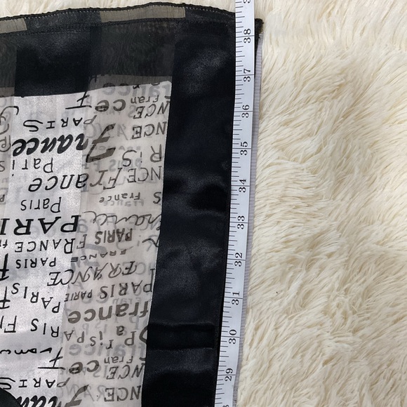 Elegant Black and White Script Scarf - Picture 5 of 5